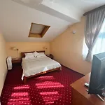 ホテル Ada 3*