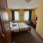 Ada 3*